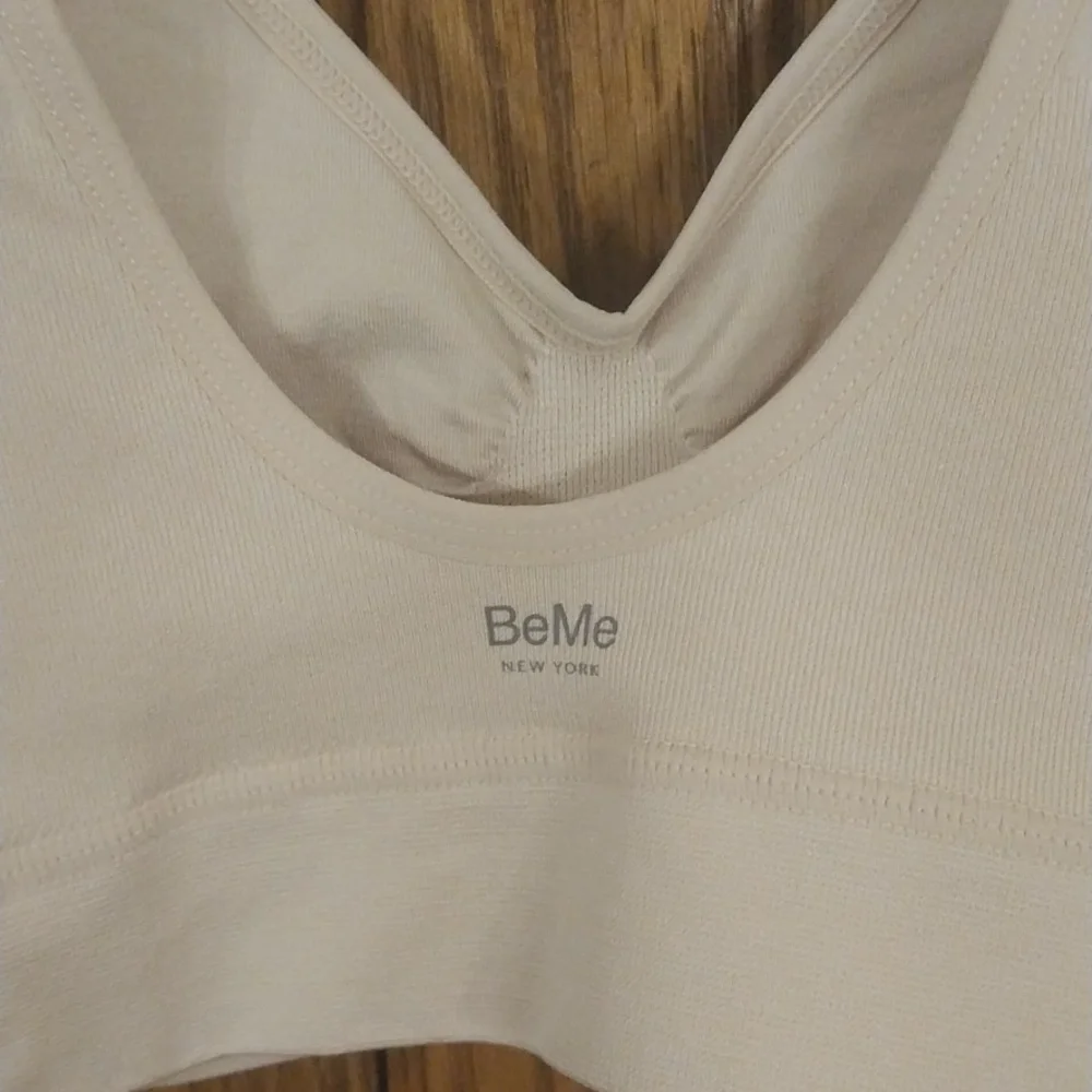BeMe New York NWT Invisibles Relax Bra Size Small Nude Comfort‎ Seamless Tagless